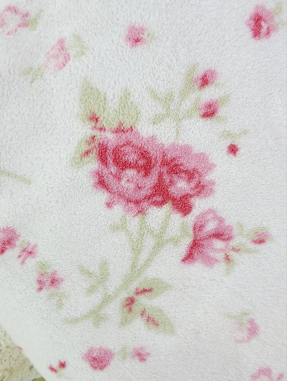 GUC Simply Shabby Chic Rachel Ashwell Plush Queen Blanket